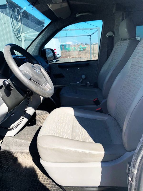 Оренда мікроавтобуса Volkswagen T6 білий броньований