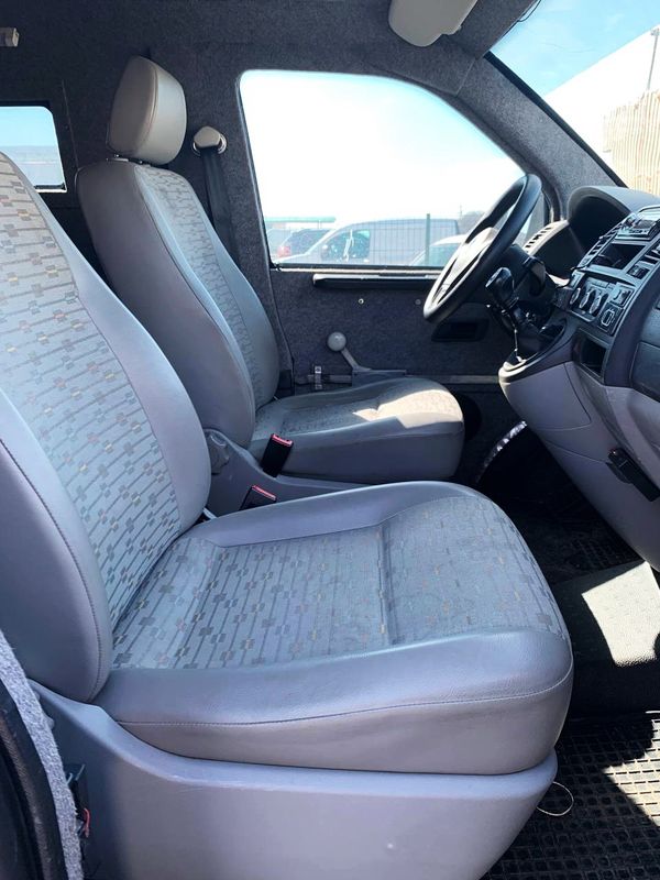 Оренда мікроавтобуса Volkswagen T6 білий броньований