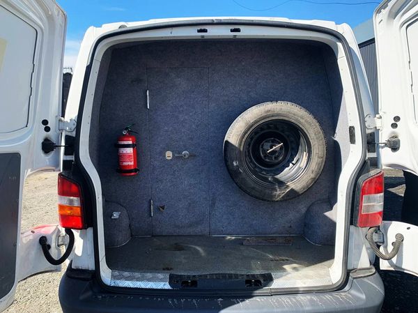 Оренда мікроавтобуса Volkswagen T6 білий броньований