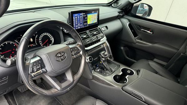 Оренда броньований Toyota Land Cruiser 300 B6/B7