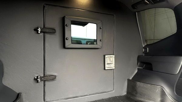 Оренда броньований Toyota Land Cruiser 300 B6/B7