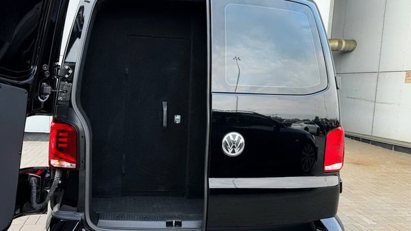 Прокат броньований мікроавтобус Volkswagen Multivan B6 без водія 
