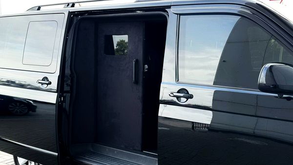 Прокат броньований мікроавтобус Volkswagen Multivan B6 без водія 