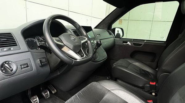 Прокат броньований мікроавтобус Volkswagen Multivan B6 без водія 