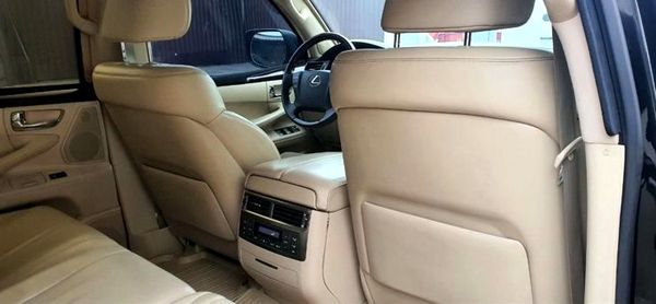 Прокат броньований джип Lexus LX 570 B6 чорний з водієм 