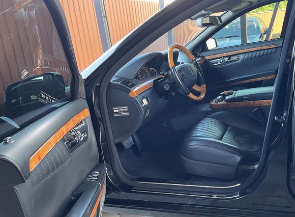 Прокат броньований Mercedes-Benz W221 S600 GUARD B7