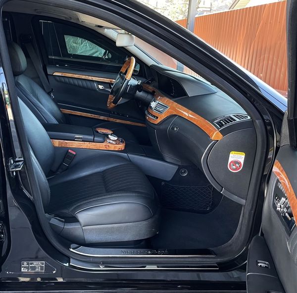 Прокат броньований Mercedes-Benz W221 S600 GUARD B7