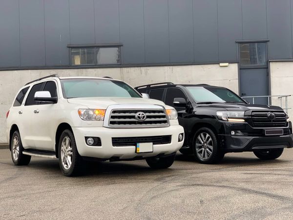 Прокат броньованого Toyota Land Cruiser 200 без водія 