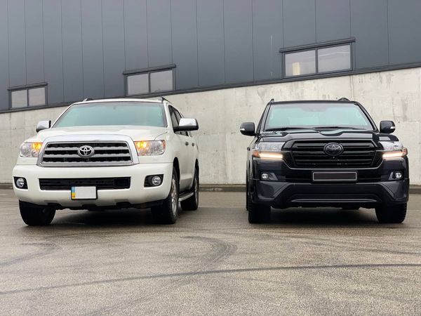 Оренда броньований джип без водія Toyota Sequoia біла 