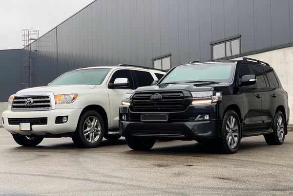 Оренда броньований джип без водія Toyota Sequoia біла 