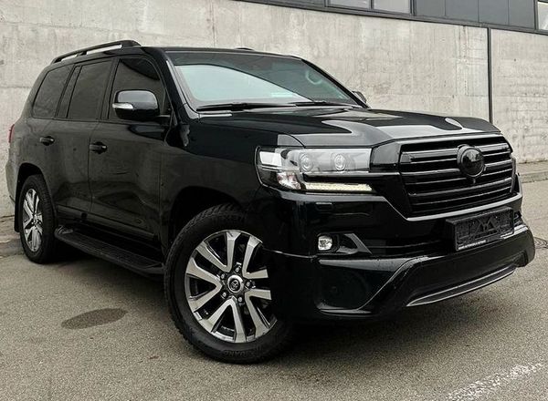 Прокат броньованого Toyota Land Cruiser 200 без водія 