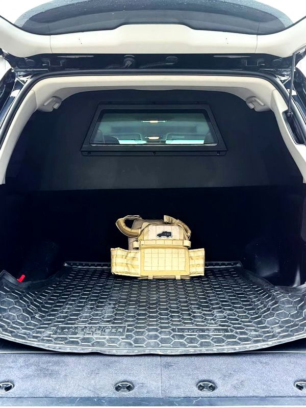 Прокат броньованого Toyota Land Cruiser 200 без водія 