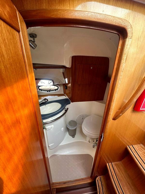 Арендовать яхту катер Bavaria 27 на прокат у Киеве Заферано Золоче