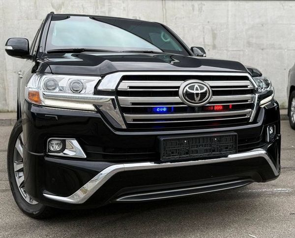 Оренда броньованої Toyota Land Cruiser 200 з водієм