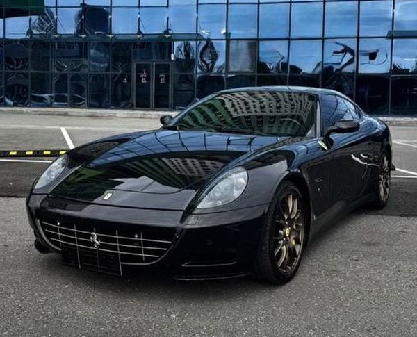 Авто на зоймки фотосесію Ferrari 612 чорна оренда