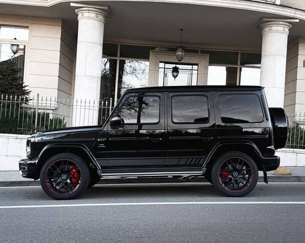 Прокат Mercedes-Benz G63 AMG гелік без водія