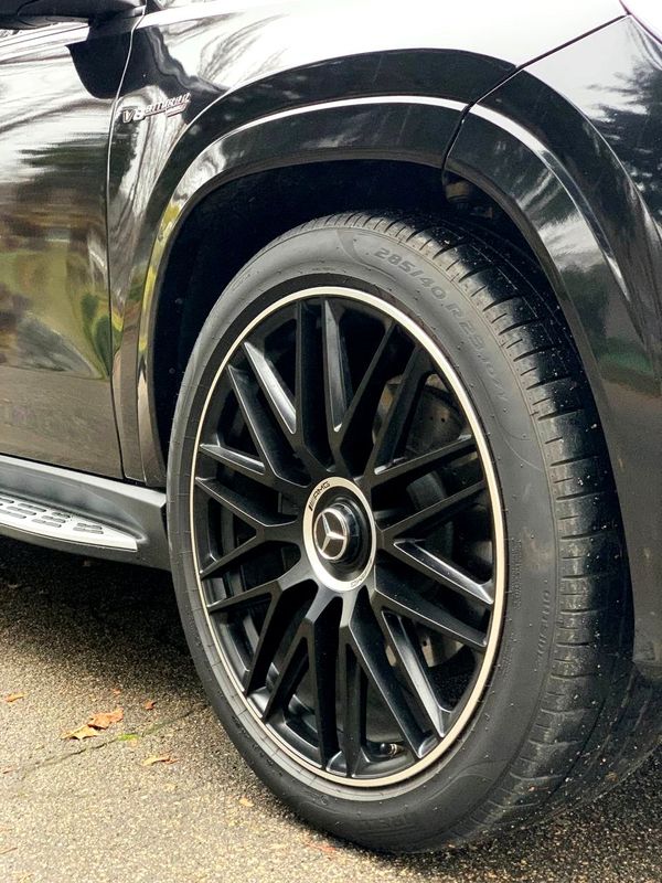 Позашляховик Mercedes-Benz Gls 63 AMG з водієм або без