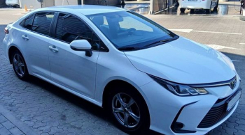 Авто на весілля Toyota Corolla біла з водієм 