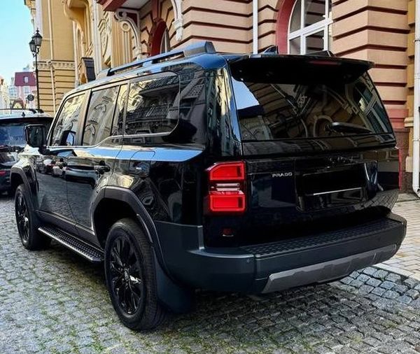 Оренда Toyota Land Cruiser Prado 250 без водія