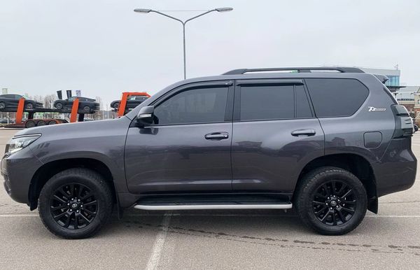 Прокат Toyota Prado 70 Anniversary без водія 
