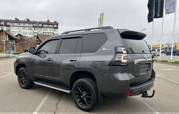 Прокат Toyota Prado 70 Anniversary без водія 