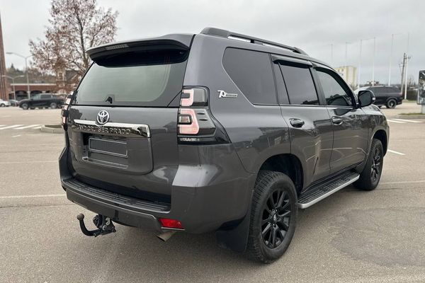 Прокат Toyota Prado 70 Anniversary без водія 