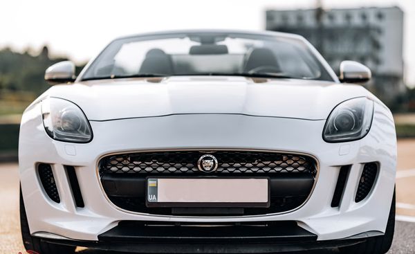Прокат Jaguar F-Type кабріолет білий без водія в Києві