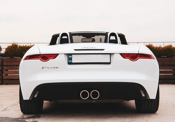 Прокат Jaguar F-Type кабріолет білий без водія в Києві