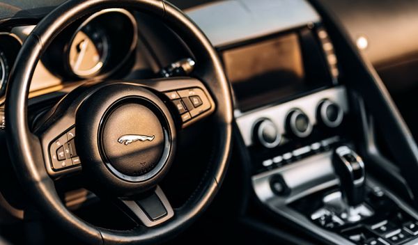 Прокат Jaguar F-Type кабріолет білий без водія в Києві