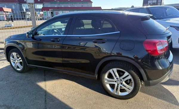 Оренда Mercedes-Benz GLA 250 з водієм на весілля в Києві 
