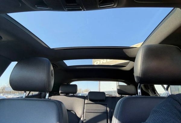 Оренда Mercedes-Benz GLA 250 з водієм на весілля в Києві 