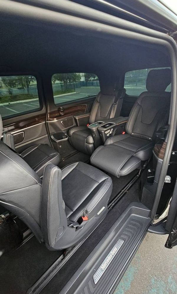 Мікроавтобус з водієм трансфер Mercedes-Benz V-Class 2023 в Києві