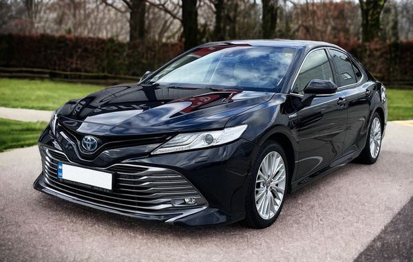 Прокат Toyota Camry V70 без водія в Києві