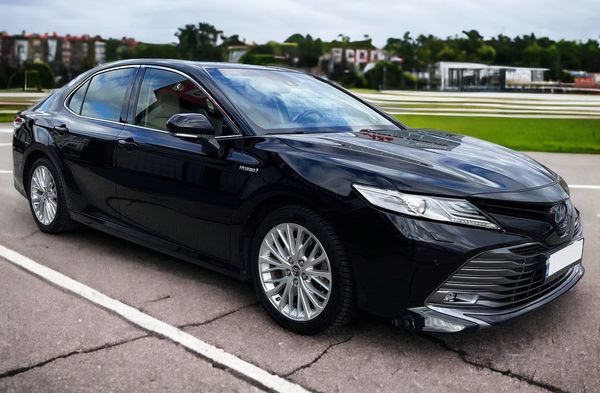 Прокат Toyota Camry V70 без водія в Києві