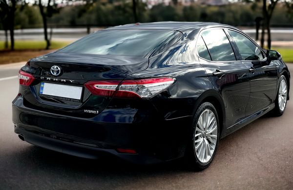 Прокат Toyota Camry V70 без водія в Києві