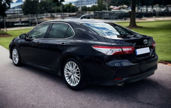 Прокат Toyota Camry V70 без водія в Києві