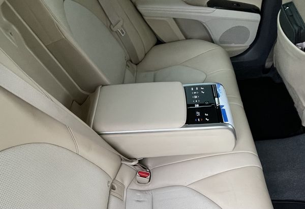 Прокат Toyota Camry V70 без водія в Києві