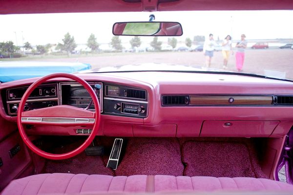Buick Le sabre розовый прокат аренда
