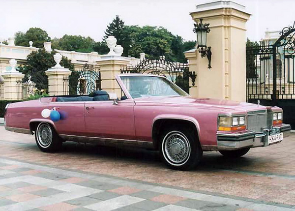 Cadillac Fleetwood розовый кабриолет на свадьбу фотосессию