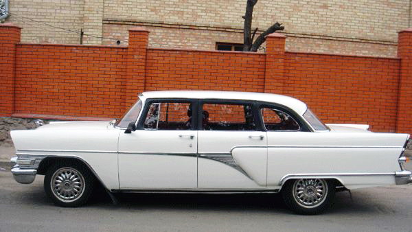 Chayka GAZ-13 белая ретро автомобиль