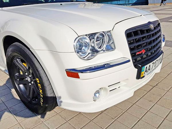 Chrysler 300C белый на свадьбу