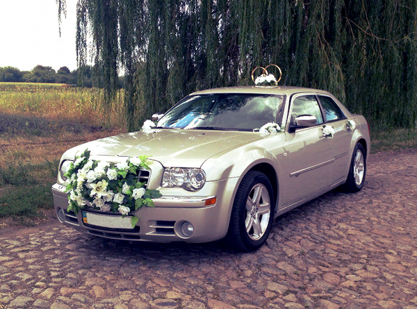 Chrysler 300C шампань на свадьбу в киеве