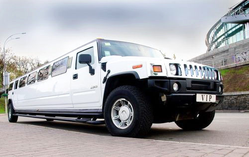 Hummer H2 киев, белый хамер лимузин на выпускной заказ киев, хамер лимузин белый на свадьбу киев,аренда прокат хамер лимузин 01