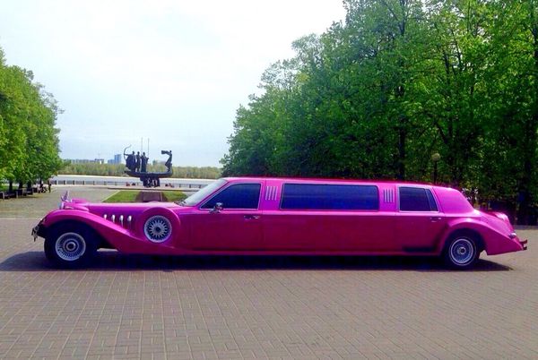 Limuzin Excalibur Phantom розовый лимузин прокат аренда