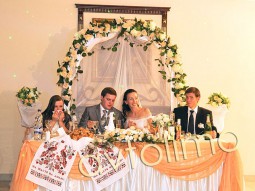 Свадебная арка на прокат персиковая