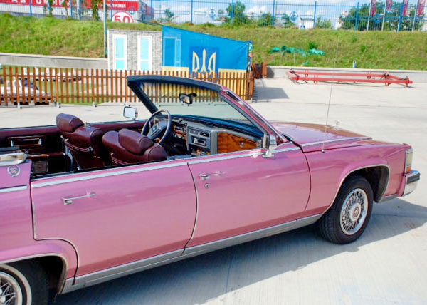 Cadillac Fleetwood розовый кабриолет