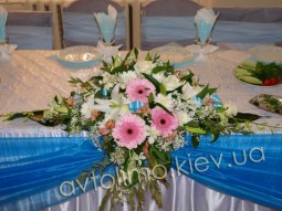 Цветы на стол молодых, украшение свадебного стола молодоженов